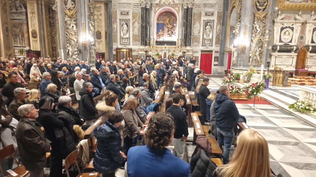 Grande folla a Chiavari per l’ultimo saluto a Sandro Giacobbe