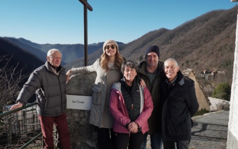 La sindaca Silvia Salis in visita al presepe storico di Pentema