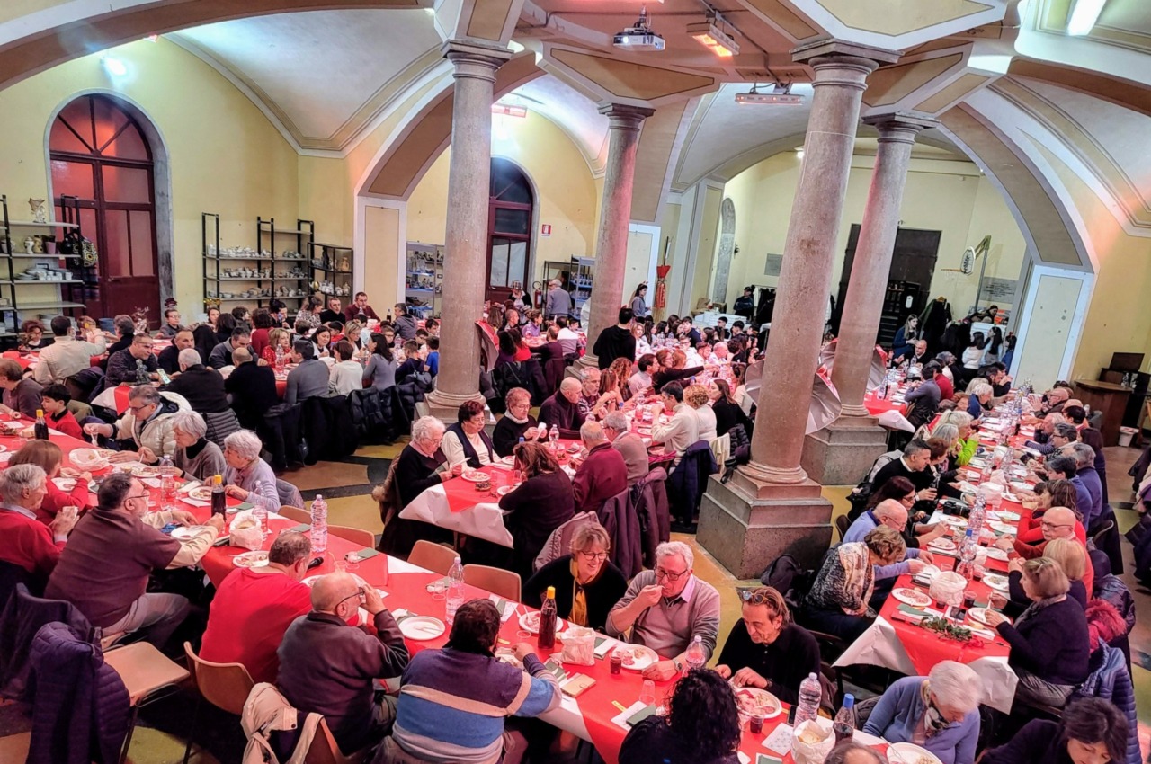 Una notte di condivisione: il 31 dicembre torna il “Cenone Ri-uniti”