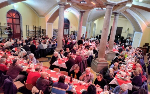 Una notte di condivisione: il 31 dicembre torna il “Cenone Ri-uniti”