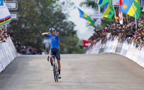 La freccia azzurra scocca ancora: Lorenzo Mark Finn festeggia i 19 anni e guarda già al 2026
