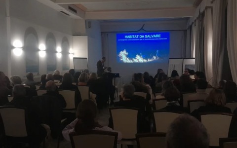 Camogli, sala gremita al Cenobio dei Dogi per il racconto fotografico di Marco Gaiotti