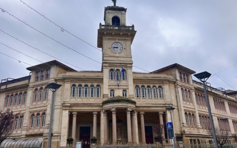 Orologio di piazza della Repubblica fermo, il Comune di Sestri avvia il ripristino