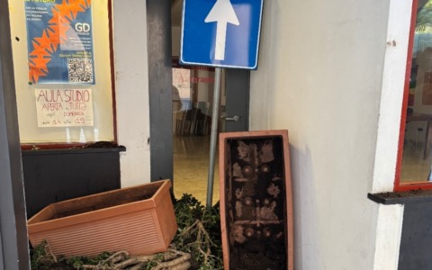 Atto vandalico contro la sede PD di Chiavari, Bertani: “Scuse anonime inaccettabili”