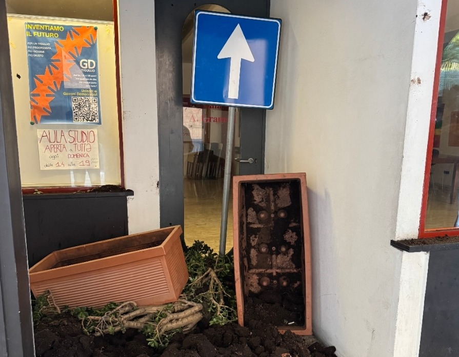 Atti vandalici alla sede del Pd di Chiavari, ANPI Tigullio organizza una conferenza stampa