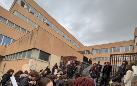 Aule fredde al liceo Luzzati, la protesta degli studenti