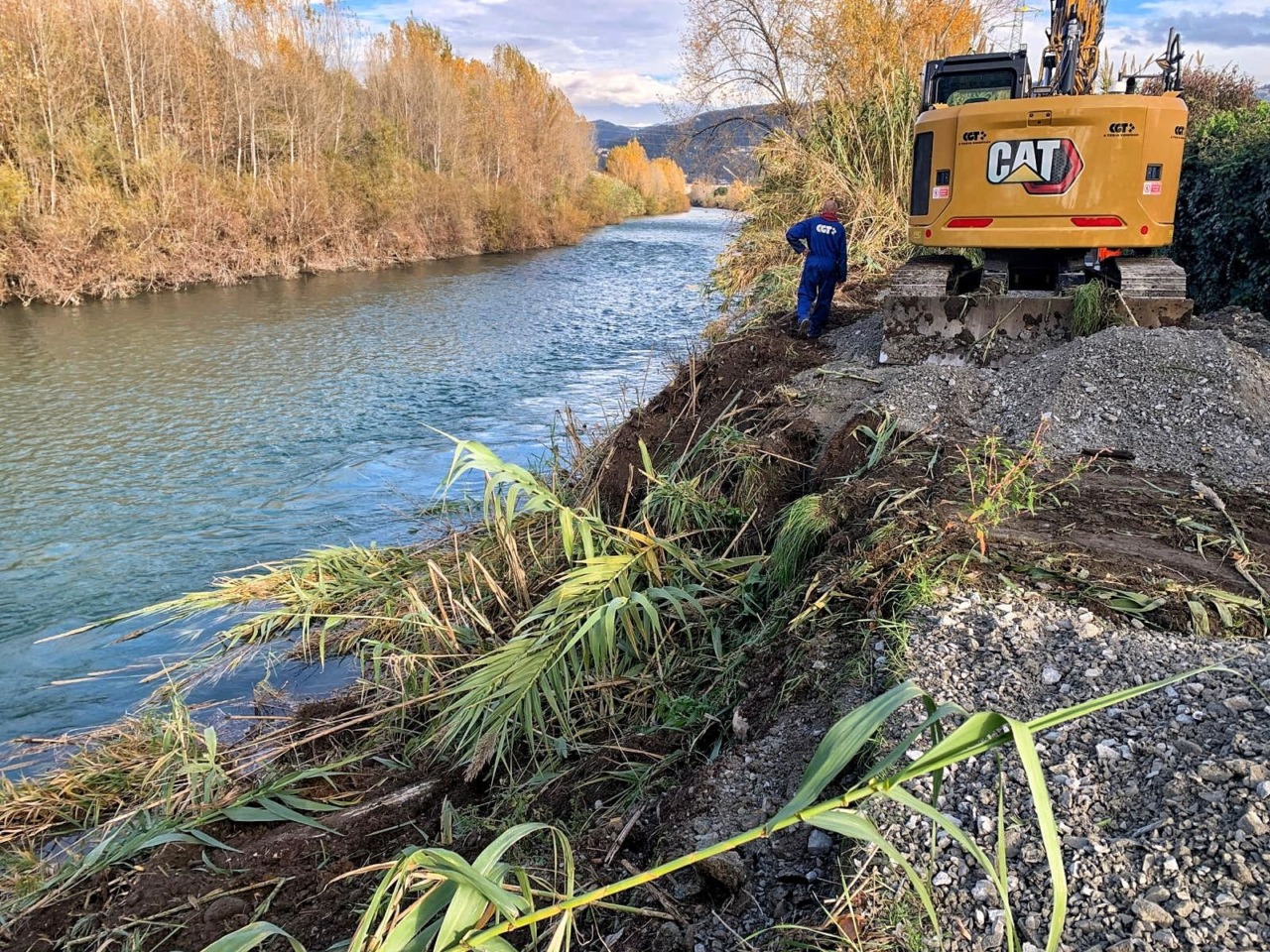 Avviati i lavori di ricostruzione dell’argine sul Lungo Entella: chiusa la ciclabile