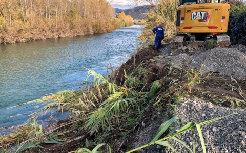 Avviati i lavori di ricostruzione dell’argine sul Lungo Entella: chiusa la ciclabile