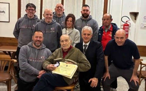 Calvarese, Davide Torre premiato dalla Figc e dalla Lnd per i suoi 40 anni di attività da dirigente