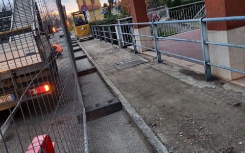 Viale Kasman, partiti gli interventi di manutenzione dei marciapiedi