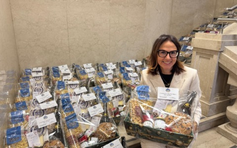 Chiavari, cento pacchi di Natale per gli anziani e le famiglie fragili