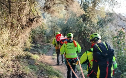 Si frattura la caviglia, 66enne soccorsa sul monte di Portofino