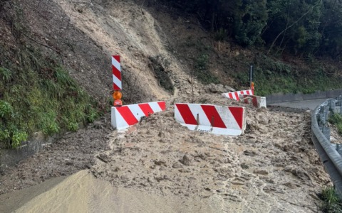 Una frana interrompe la provinciale tra Casarza Ligure e il Passo del Bracco