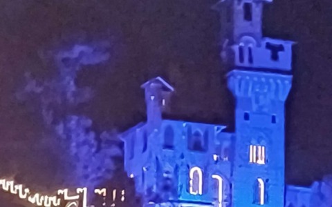 Una Moneglia da favola illuminata dal Castello di Monleone