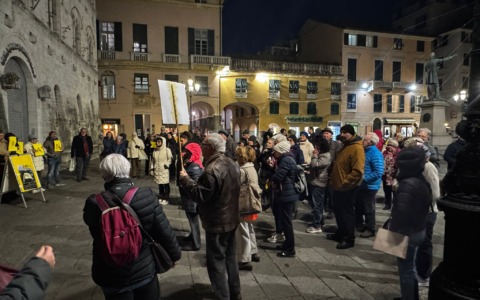 Chiavari, il Tigullio scende in piazza per libertà e diritti in Iran