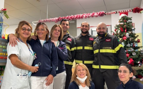 La Befana dei Vigili del fuoco in visita all’ospedale di Lavagna