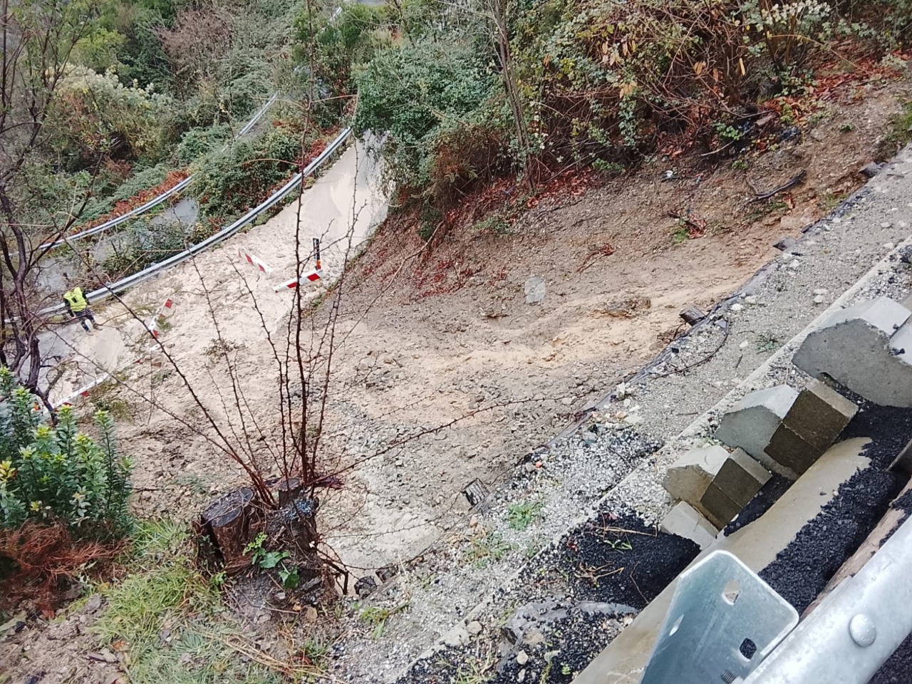 Strada provinciale 38 di Novano chiusa, verifiche in corso per la sicurezza