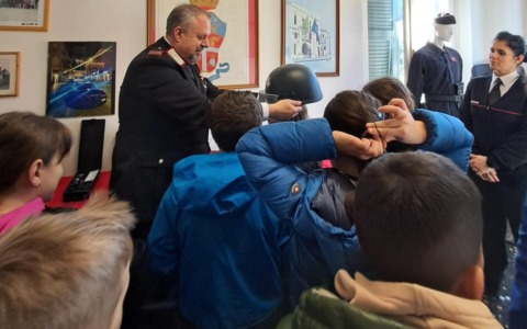 Sestri Levante, concluse le visite delle classi quinte alla Caserma dei Carabinieri