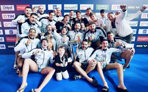 La Pro Recco alza al cielo la Coppa Italia numero 19