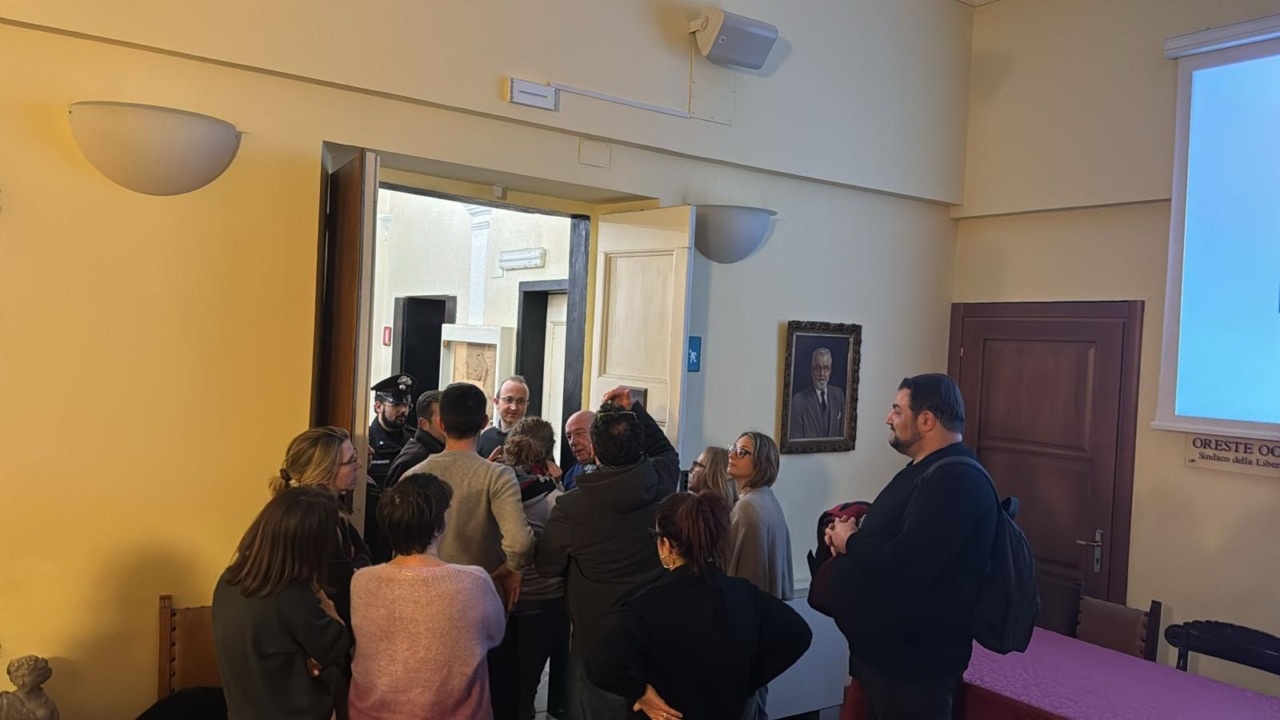 Conti e Pistacchi: “Hanno chiamato i Carabinieri contro i cittadini per impedire di parlare delle scuole”