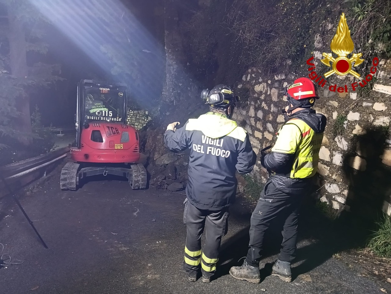 Camogli, frana in via Aurelia: Vigili del Fuoco al lavoro tutta la notte