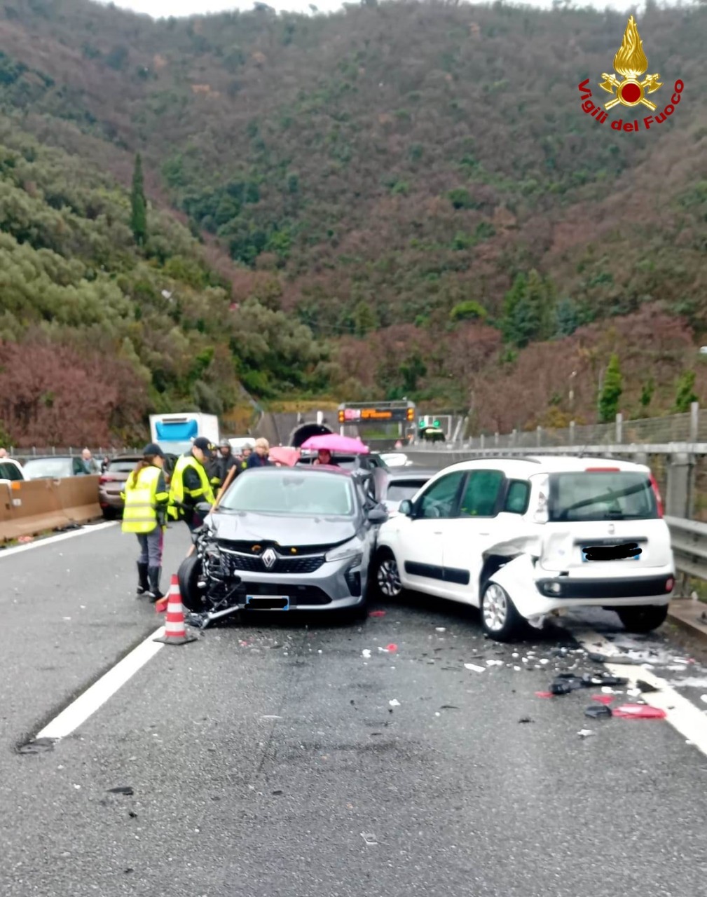 A12 nel caos: maxi tamponamento sotto una grandinata record