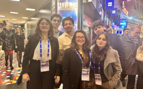 Gli Sbandieratori di Lavagna e Ventimiglia aprono il Festival di Sanremo con Laura Pausini