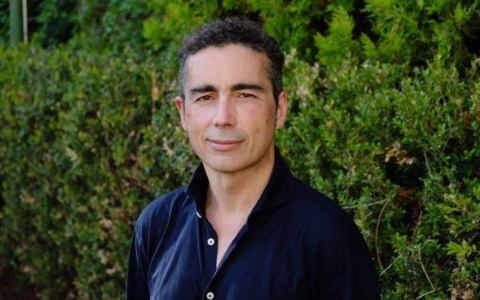 Pier Domenico Sommati inaugura “Violino Solo/1” al Teatro Sociale di Camogli