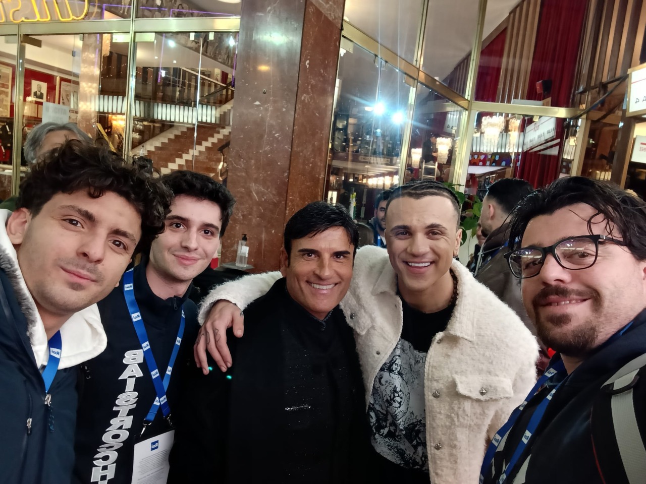 Gli Sbandieratori di Lavagna aprono la serata cover di Sanremo