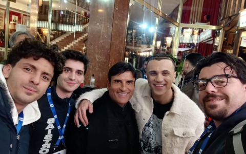 Gli Sbandieratori di Lavagna aprono la serata cover di Sanremo