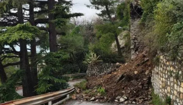 Camogli, grossa frana sulla strada per la clinica cardiovascolare