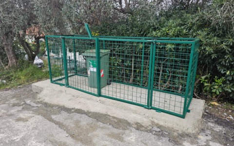 Nuove recinzioni a Sestri Levante per alcune isole ecologiche nelle zone collinari