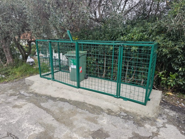 Nuove recinzioni a Sestri Levante per alcune isole ecologiche nelle zone collinari