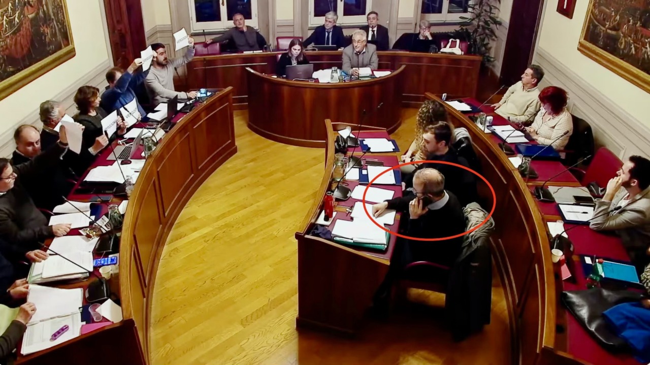 Centrosinistra: “Chiamati i Carabinieri perché i genitori volevano che si parlasse delle scuole di Sestri”