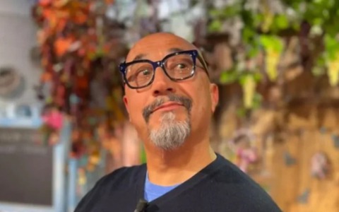 Al Teatro delle Clarisse Peppe Quintale omaggia Pino Daniele