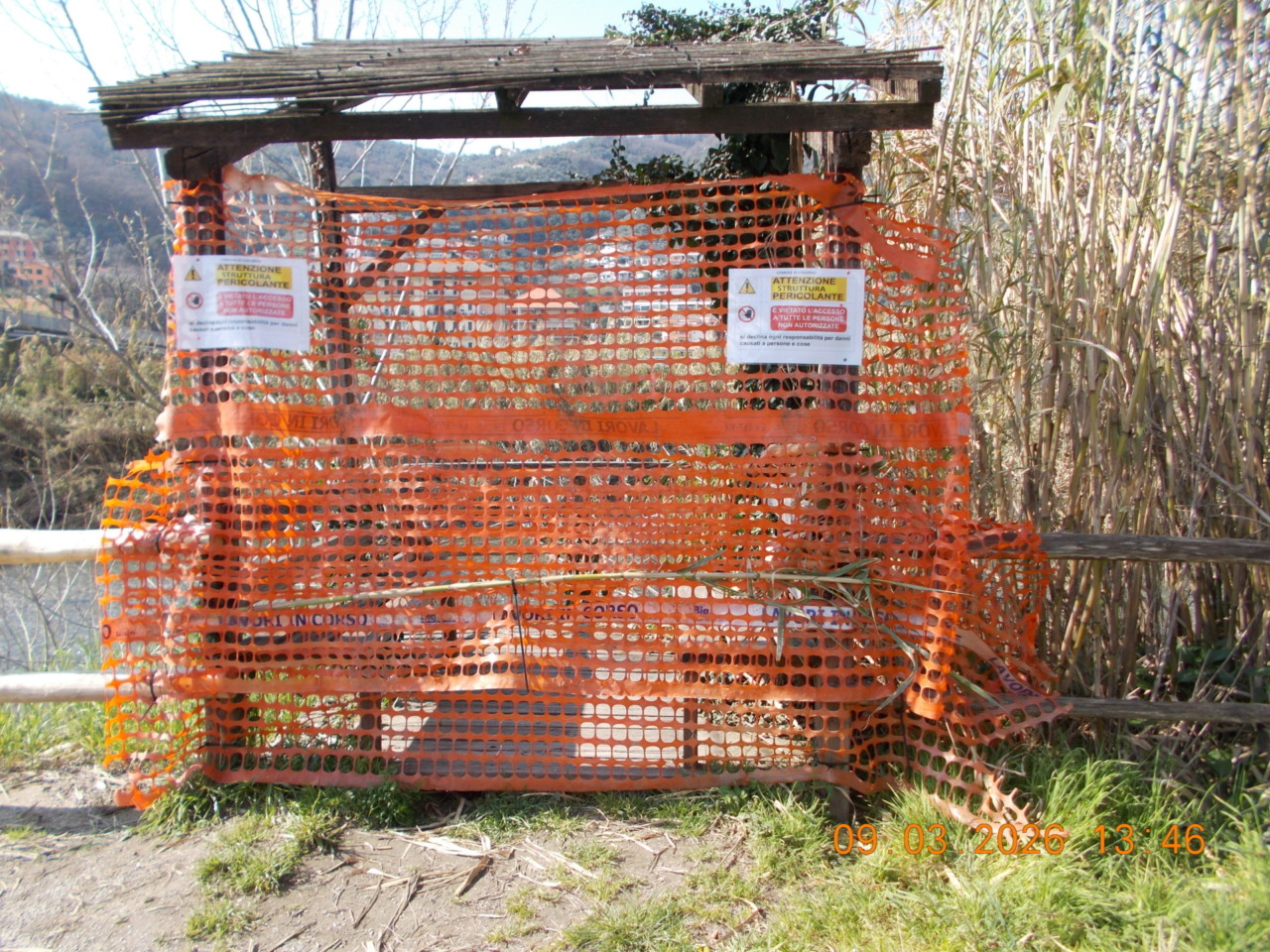 Cogorno, terrazza pericolante sulla ciclabile dell’Entella: interviene la Protezione Civile