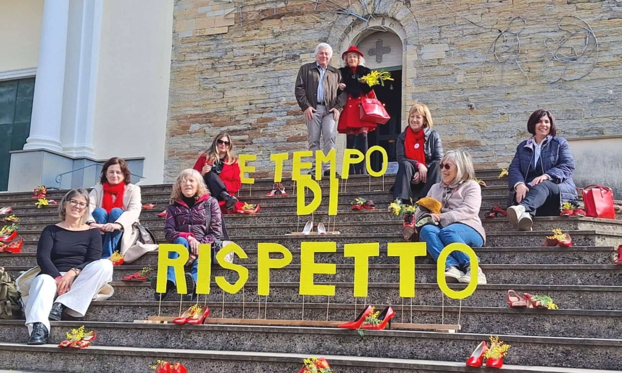 Quasi 230 scarpe rosse a Uscio per la Giornata Internazionale della Donna