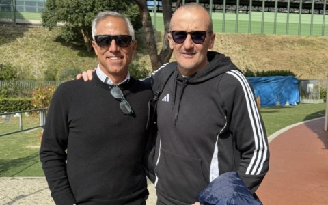 Rapallo, lezione d’oro al Poggiolino: il mito della pallanuoto USA Adam Krikorian in piscina