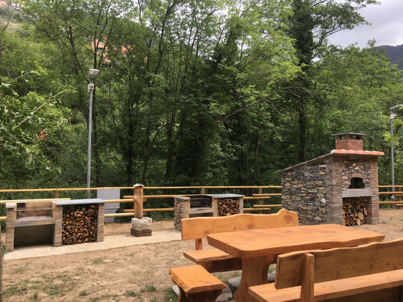 Avegno, primavera alla Marana: l’ex cava diventa oasi verde tra entroterra e mare