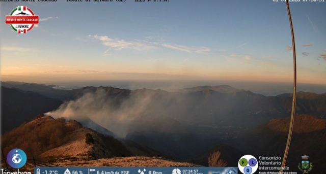 Incendio sul Monte Caucaso: vigili del fuoco al lavoro dalla notte