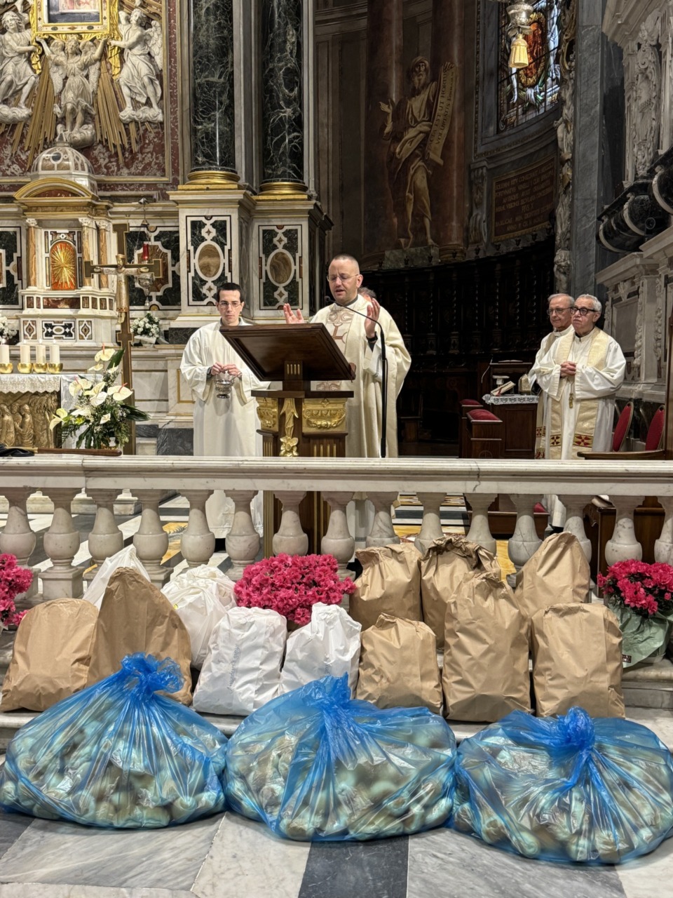 Al via a Chiavari la raccolta del Pane Benedetto
