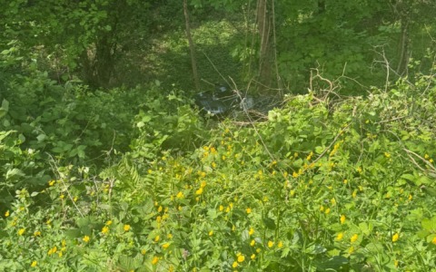 Scontro moto-auto, 58enne finisce fuori strada e riporta diverse contusioni