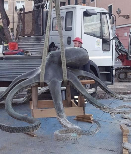 Statua del polpo a Rapallo: Carannante presenta un’interrogazione alla Giunta