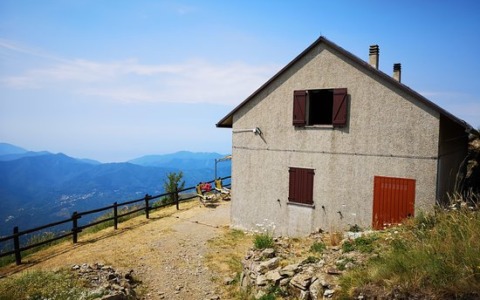 Incendio domato, riapre il Rifugio Monte Caucaso nel weekend