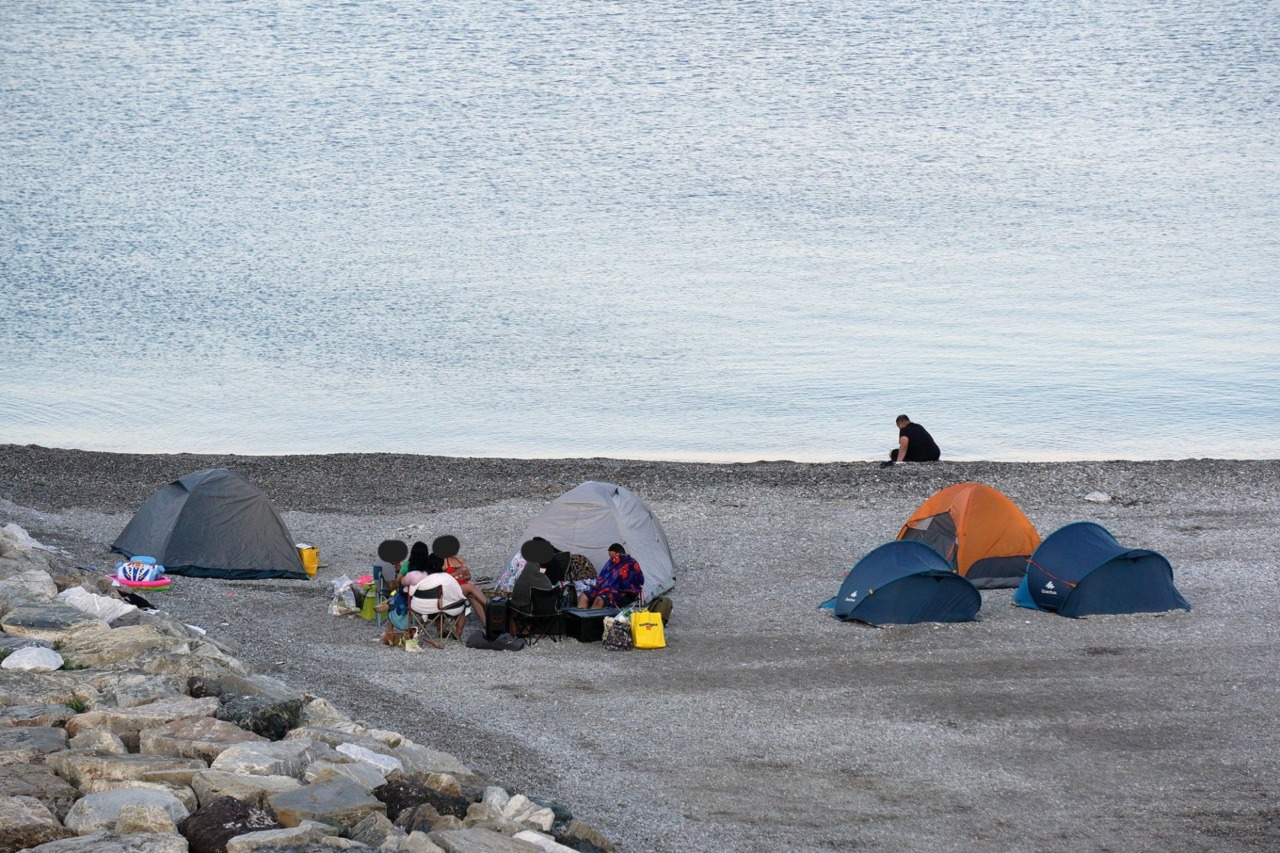 “Chiavari, la movida selvaggia in spiaggia e i controlli a scoppio ritardato”