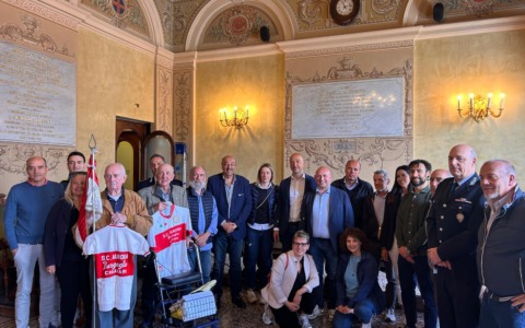 Sotto i portici di Chiavari batte il cuore del Giro