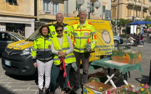 Successo per la Protezione Civile a Lavagna: piantine esaurite in un giorno