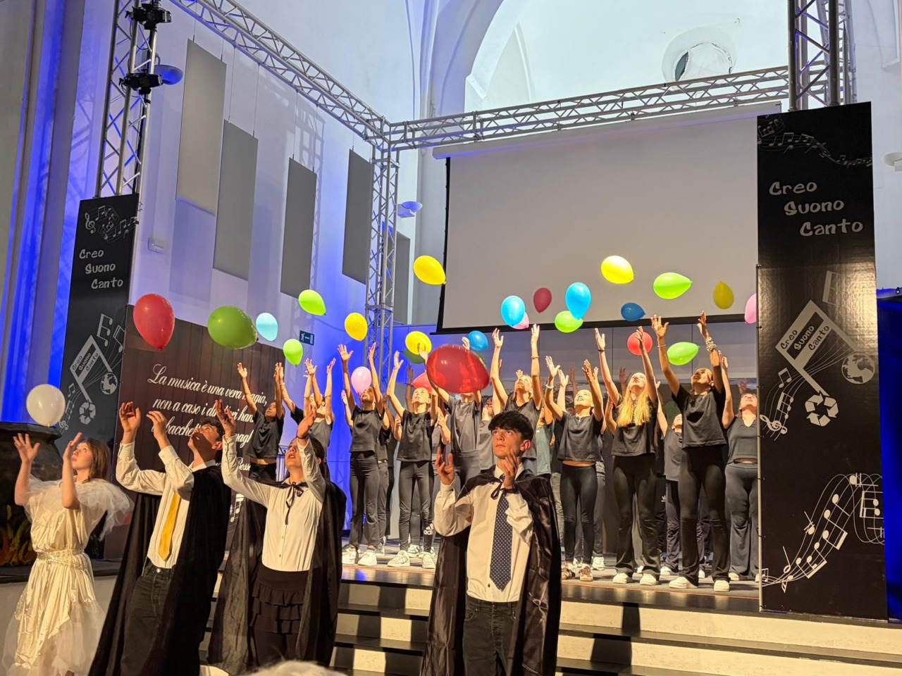 “Abracadabra… la felicità”: lo spettacolo dell’Istituto Comprensivo di Sestri Levante incanta il pubblico