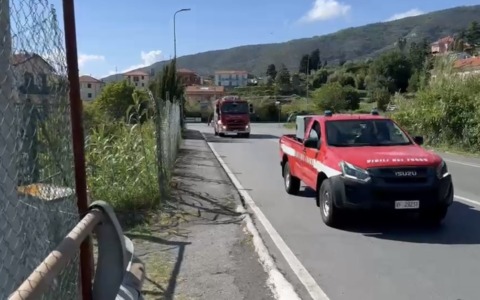 Fiamme vicino allo stadio Sivori