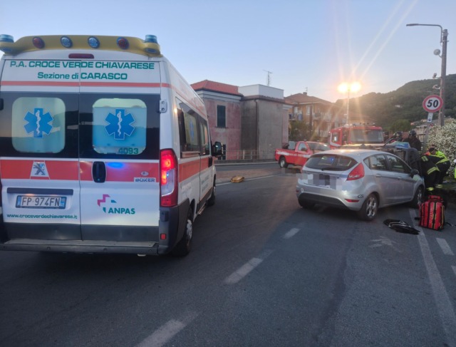 Schianto all’alba tra auto e un piccolo autocarro a Cogorno, un ferito